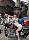 机车美女