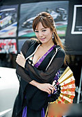 丰满日系车模