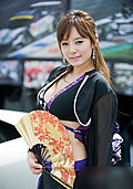 丰满日系车模