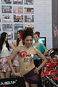 裸体车模