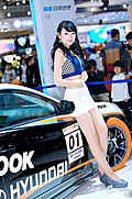 韩国白皙车模小周迅