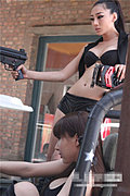 美女车模激战cs战警