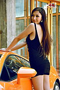 魅女秒杀兰博基尼
