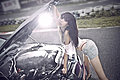 90后少女出位车模照