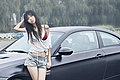 90后少女出位车模照