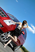 清纯美女邂逅野性战车