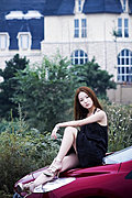 敞篷车伴气质美女