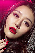美女午夜浓妆艳抹