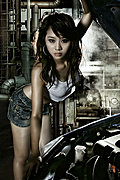 性感狂野汽修美女