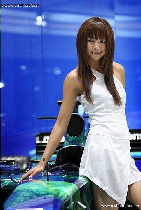 兔美女车模