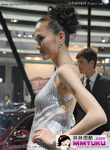 奔驰美女尽显高贵