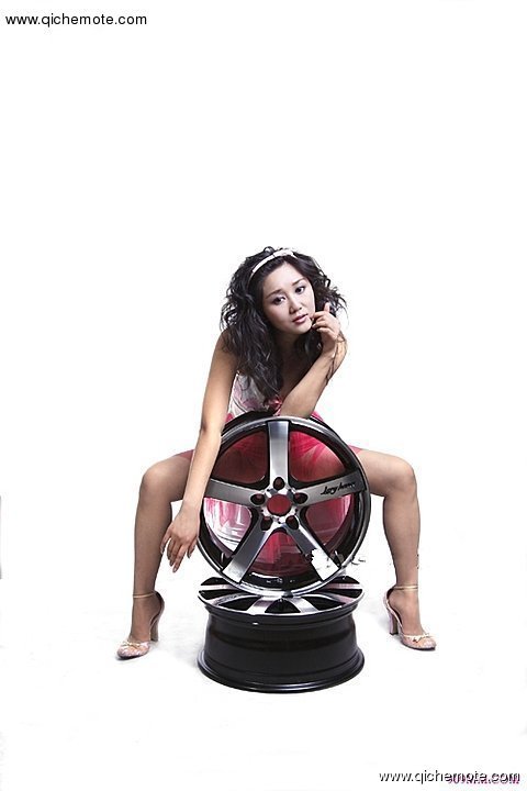 大尺码美女车模时尚写真