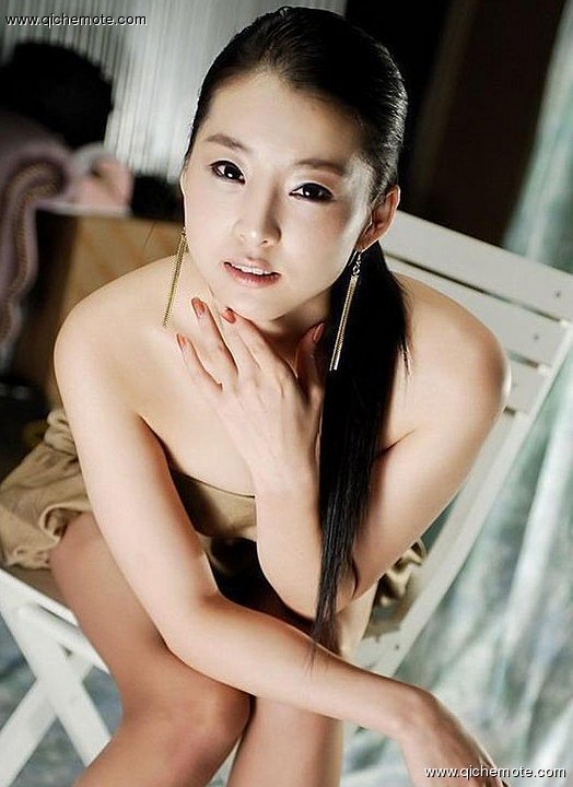 韩国香甜车模美少女