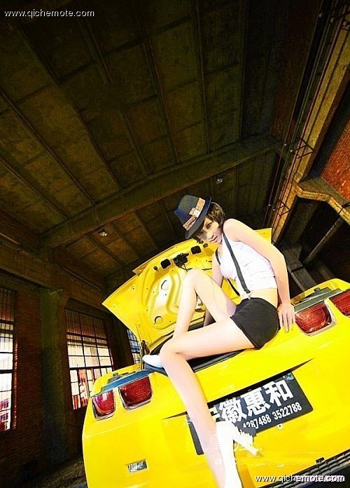 气质长腿车模爱上雪弗兰