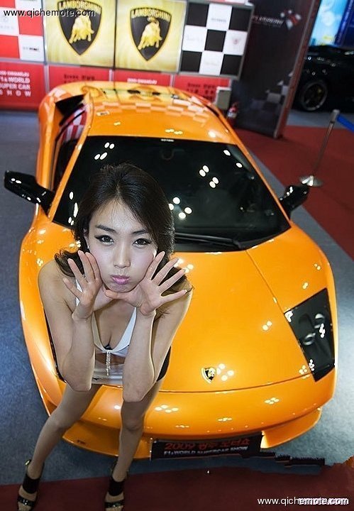 抢眼车模搞怪可爱POSE写真