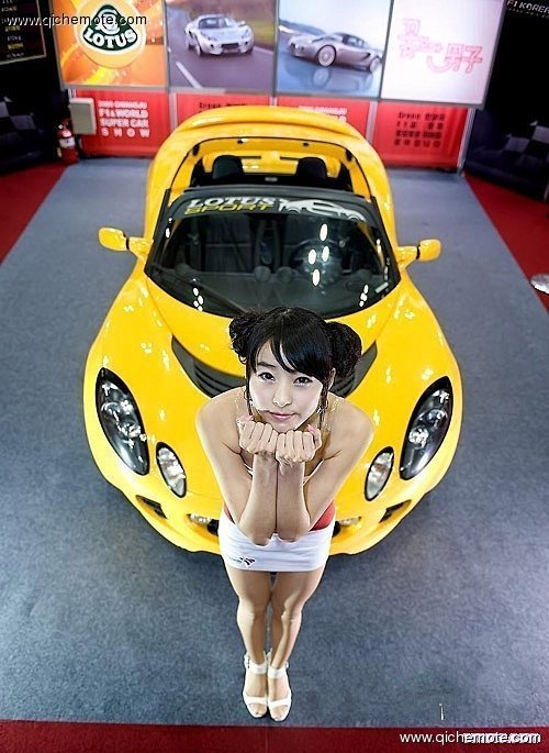 抢眼车模搞怪可爱POSE写真