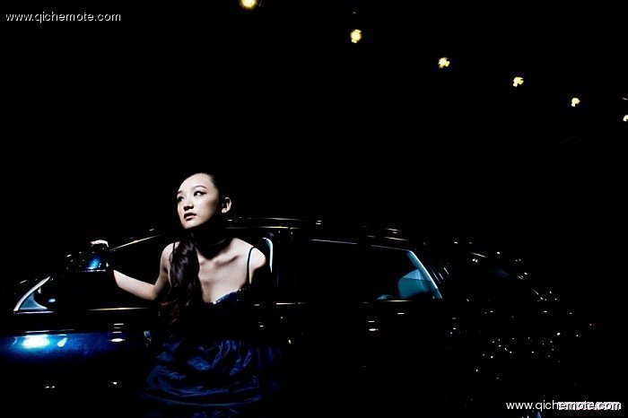 香车靓模朗琪儿奥迪Q7写真