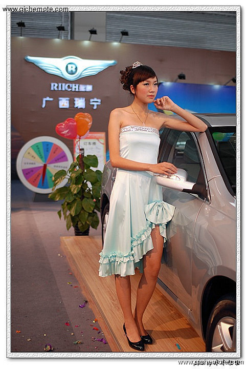 2009南宁东盟车展的美女车模们