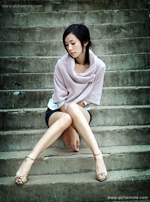 迷人的汽车可人女郎