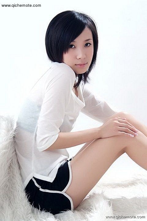 迷人的汽车可人女郎