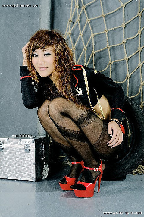 黑丝女警车模
