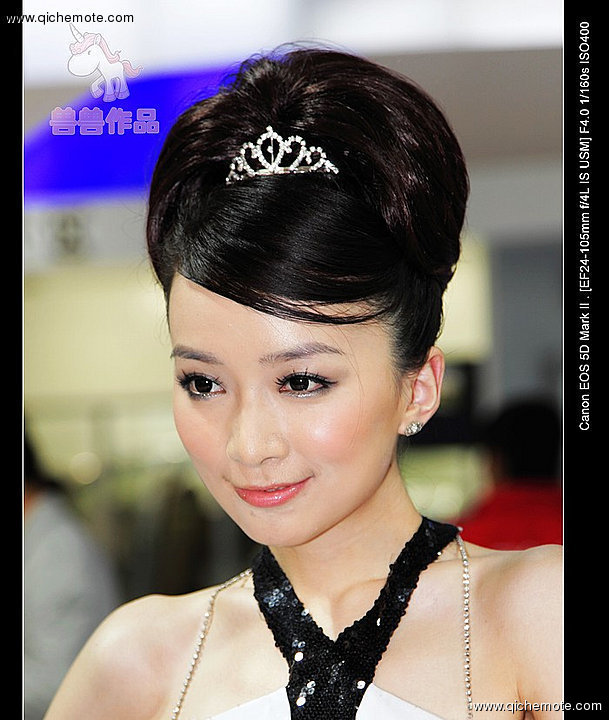 2009年济南车展俏皮可爱的丰田车模