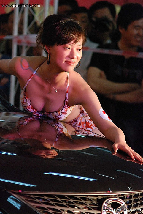靓丽泳装车模