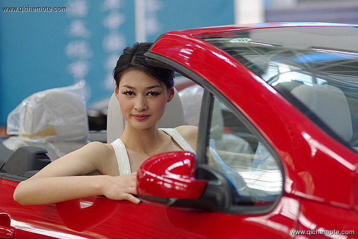 美女车模