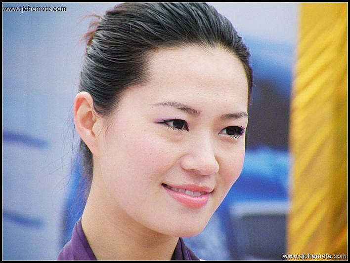 美女车模