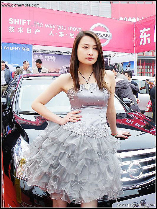 美女车模