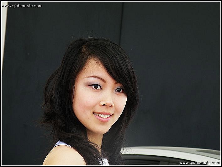 美女车模