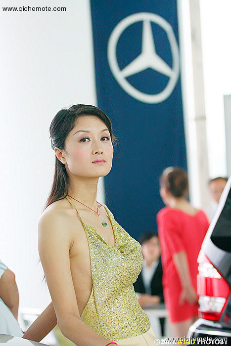 美女车模