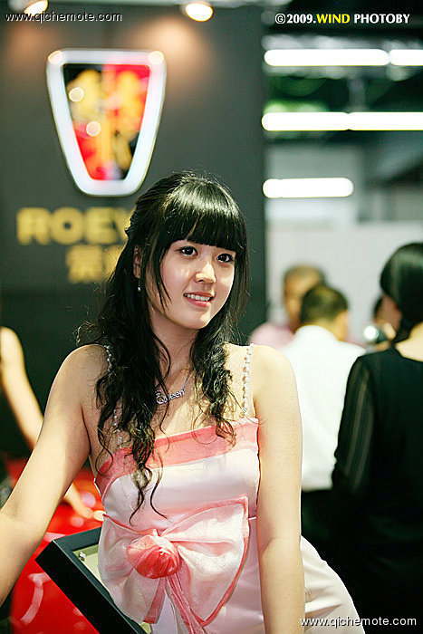 美女车模