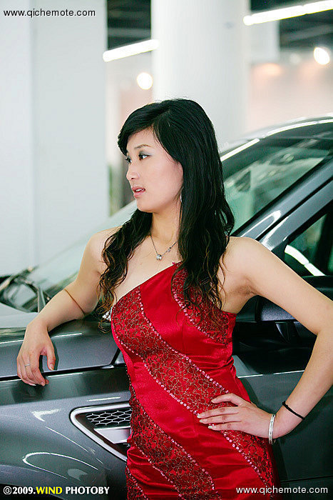 美女车模