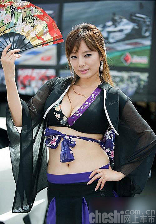 丰满日系车模