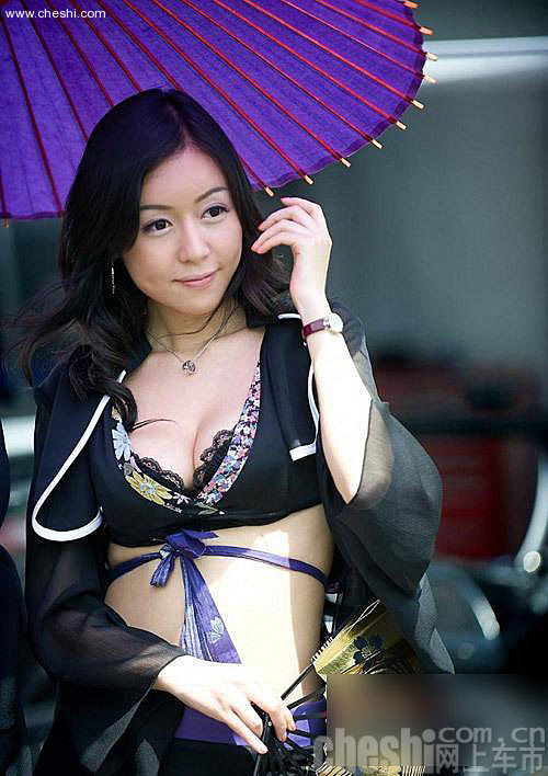 丰满日系车模