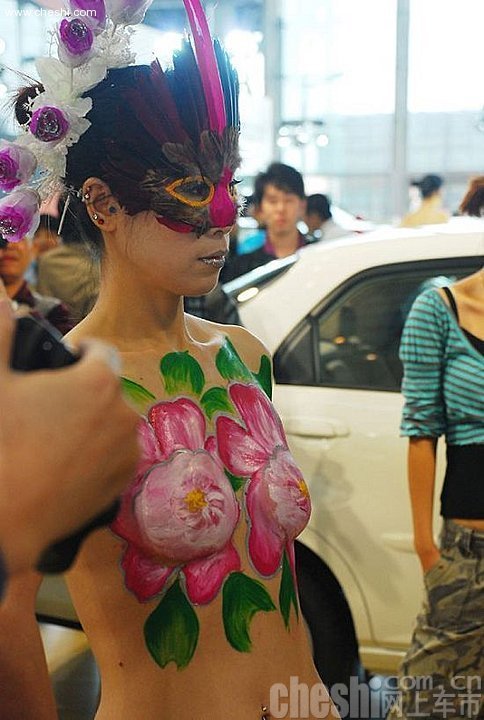 裸体车模