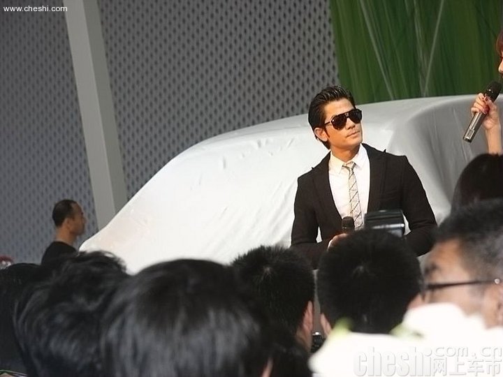 郭富城现身北京车展