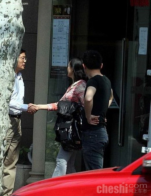 千万宾利接宋祖英