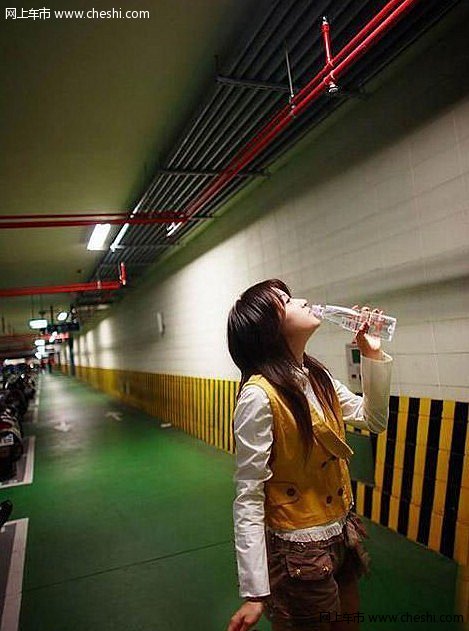台湾90后超可爱机车女
