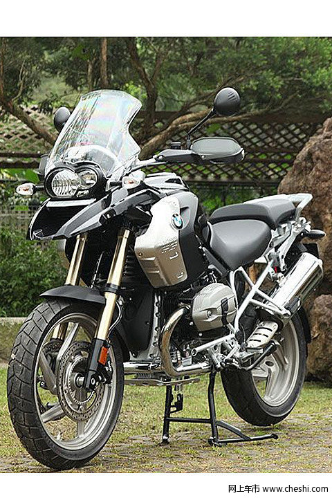 BMW S 1000RR新车发布会 长腿美眉助阵