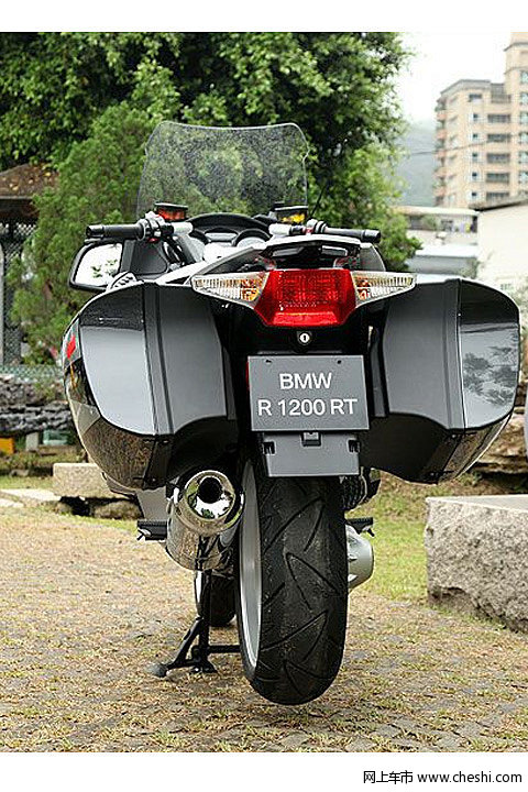 BMW S 1000RR新车发布会 长腿美眉助阵