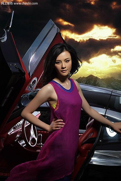 千姿百态刘孜变身超跑车模