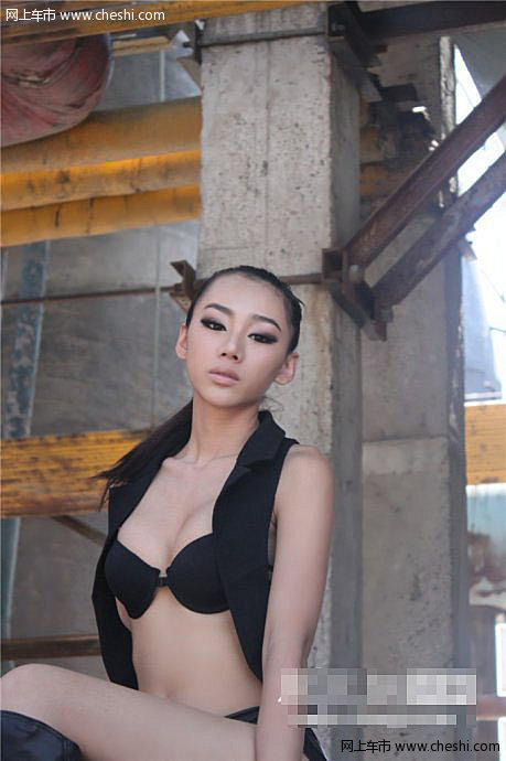 美女车模激战cs战警