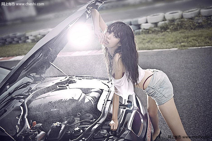 90后少女出位车模照