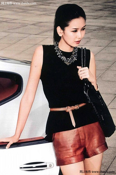 美女与宾利美丽邂逅