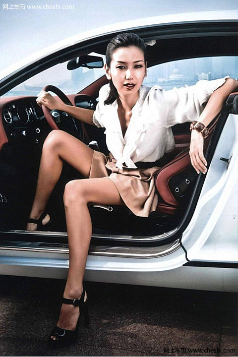 美女与宾利美丽邂逅