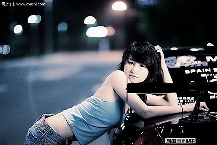 暗夜里的寂寞少女
