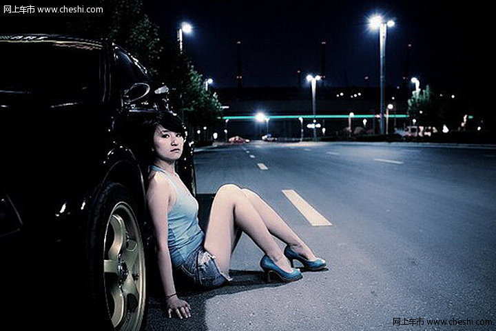 暗夜里的寂寞少女