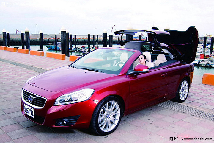 豹纹美女与VOLVO 